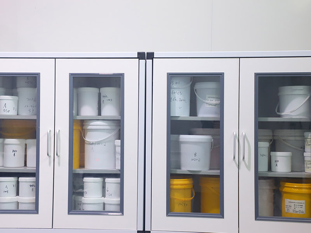 LSR -materiaalvoedingssysteem voor siliconen spuitgieten